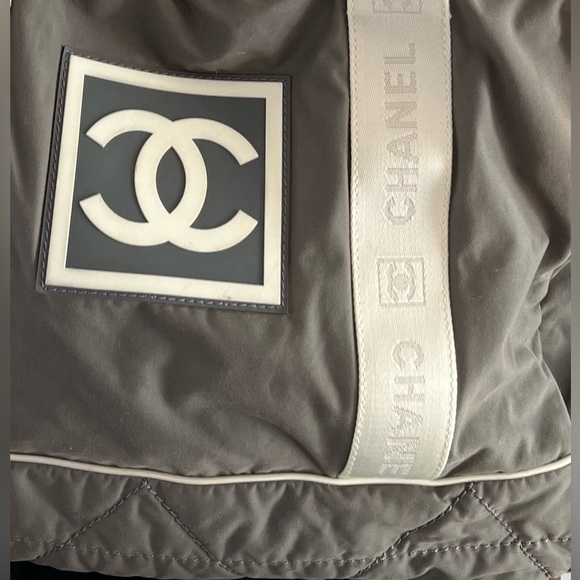 Authentic CHANEL Duffel bag/Gym bag/Tote Large! Duffel bag/Gym bag/Tote SOLD - Picture 3 of 17